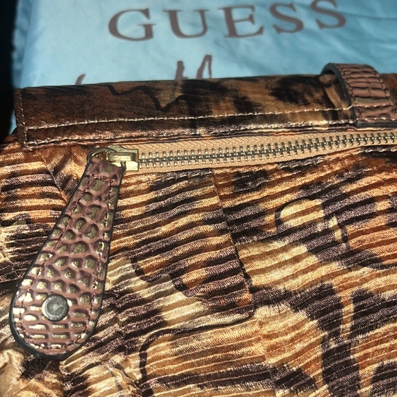 Guess By Marciano - Picture 4 of 5